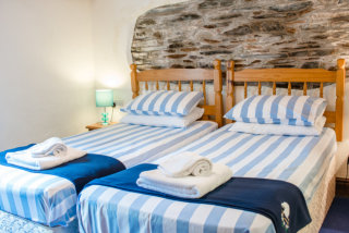 Hendra Barn Twin Room